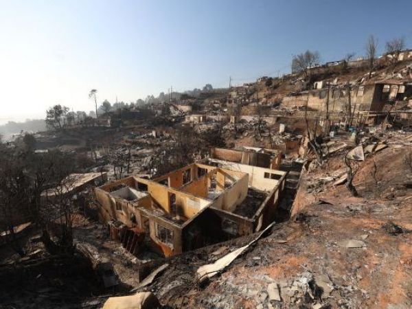 Buscan a madre de dos bebés rescatadas por Bomberos de Coronel
