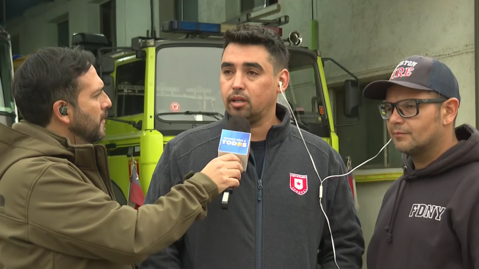 "Llegó un héroe caído del cielo": Bomberos revelan la acción de misterioso hombre en rescate de guaguas en incendio
