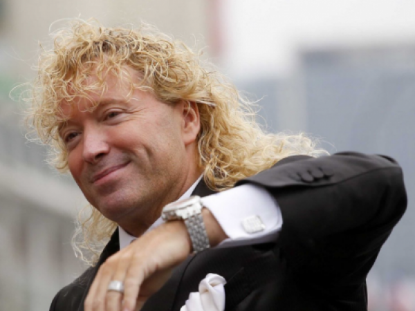 Leonardo Farkas apoya a tres víctimas de incendios, incluyendo a un bombero y un carabinero