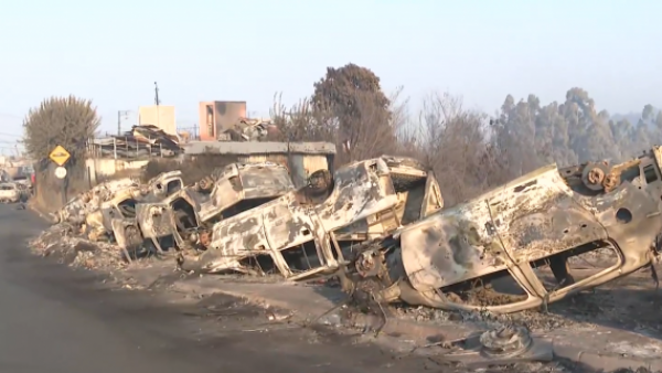 Como escena de guerra: ¿Por qué terminaron tantos autos volcados en los incendios?
