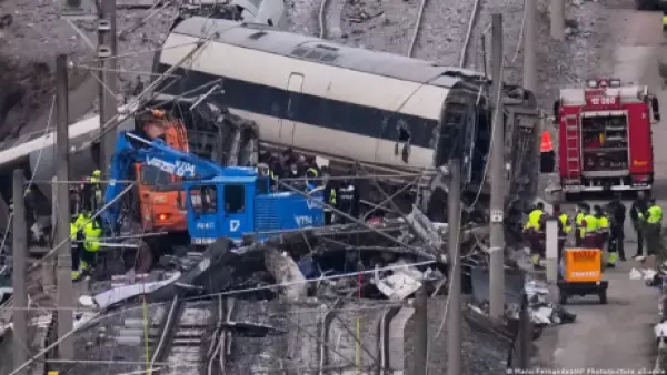 Fractura de carril habría causado choque de trenes en España