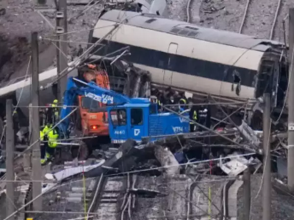 Fractura de carril habría causado choque de trenes en España