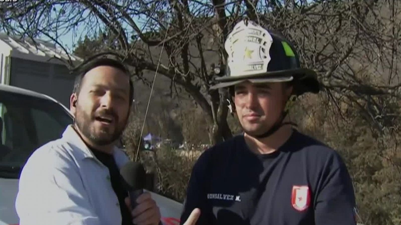 "Eres un valiente": Bombero envía emotivo mensaje a Martín, hermano de mellizas rescatadas en incendio
