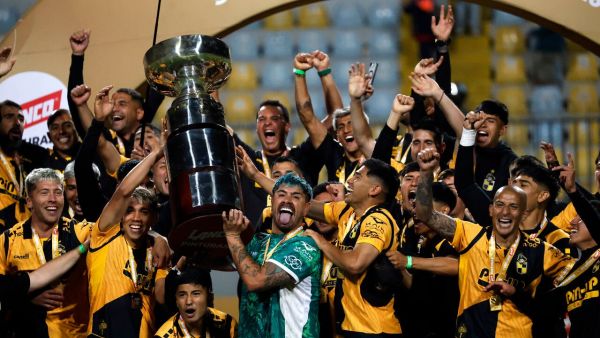 Dramática final: Coquimbo Unido derrota a la UC y se queda con la Supercopa
