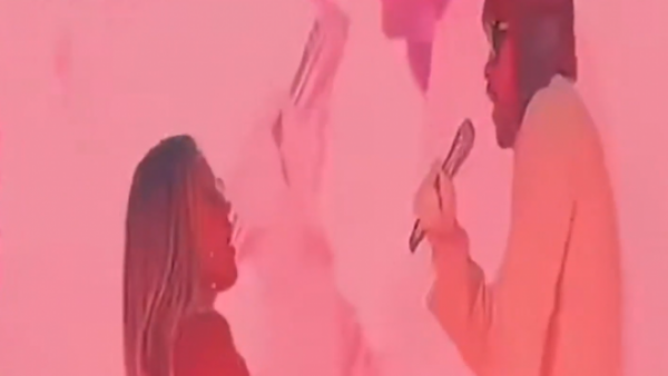 Karol G sorprende en concierto de Bad Bunny en Colombia
