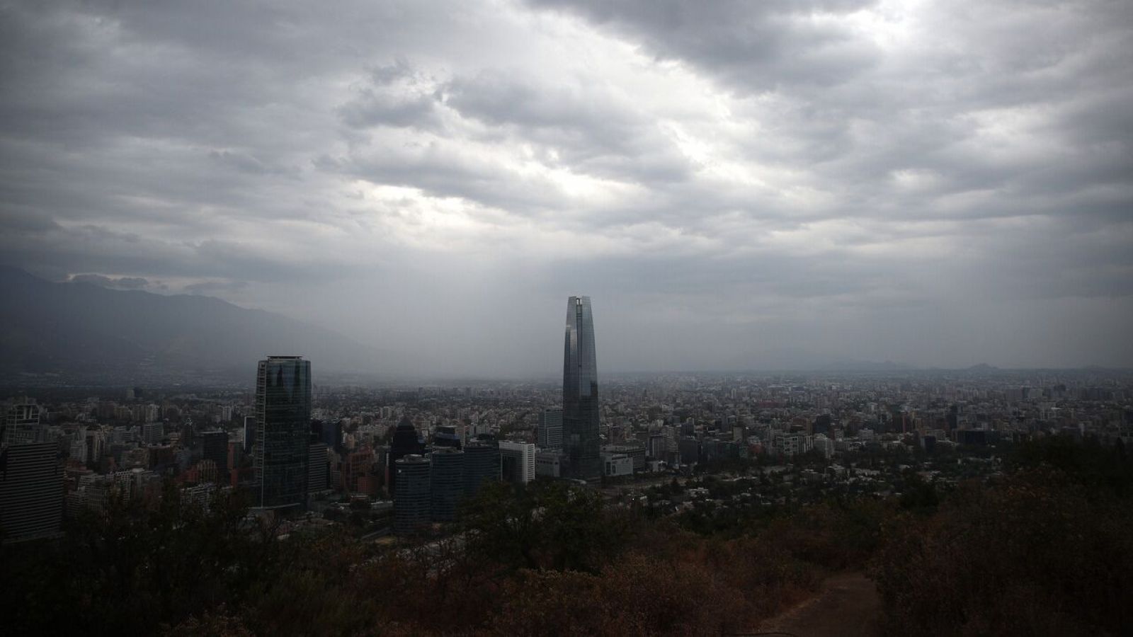 Truenos, rayos hasta arcoiris: ¿Por qué tuvimos una intensa tormenta de verano?
