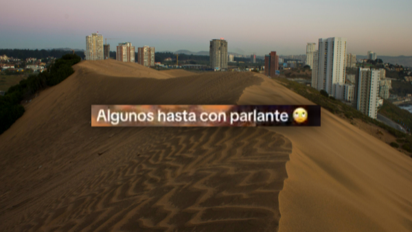 <p>Dunas de Concón</p>Aglomeraciones en las dunas de Concón generan controversia en redes sociales
