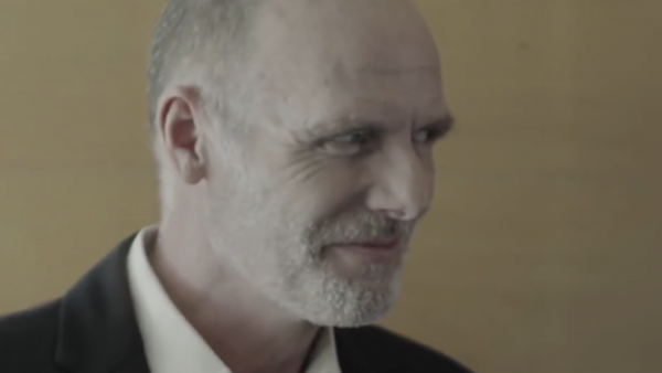 Bastián Bodenhöfer regresa a la ficción de TVN junto a inquietante personaje en "Mi marido me robó la memoria"
