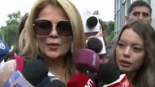 Caótica llegada: Cathy Barriga reaparece en la preparación del juicio oral en su contra
