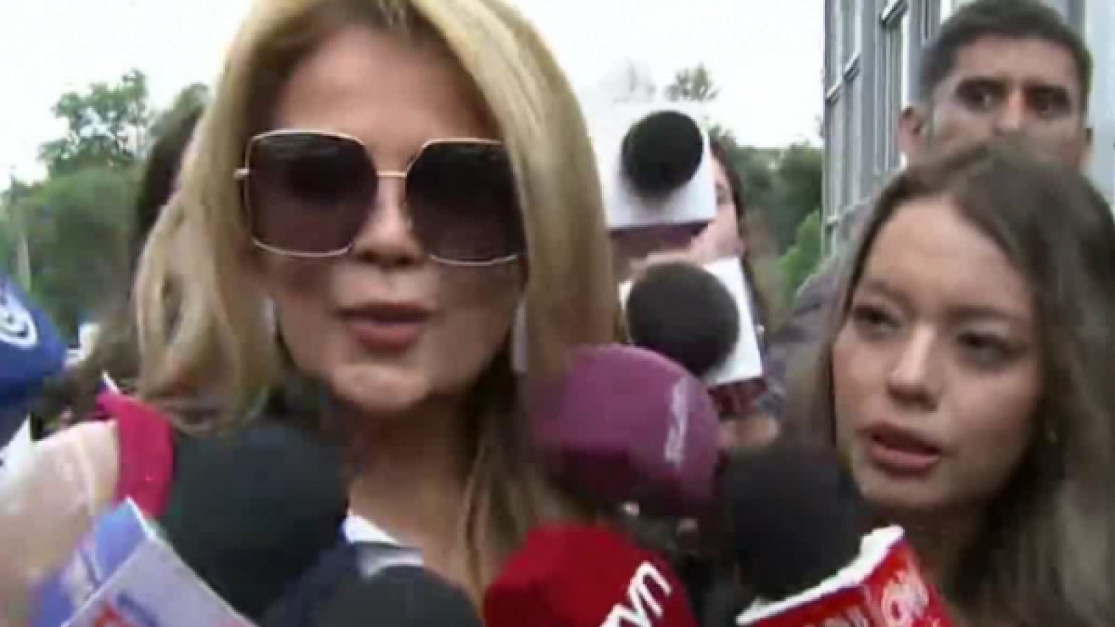 Caótica llegada: Cathy Barriga reaparece en la preparación del juicio oral en su contra
