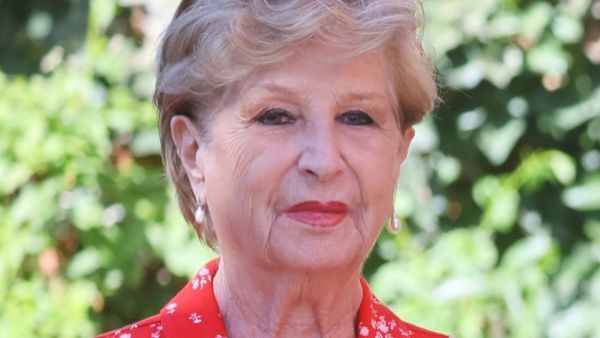 Internan de urgencia a la exprimera dama Marta Larraechea
