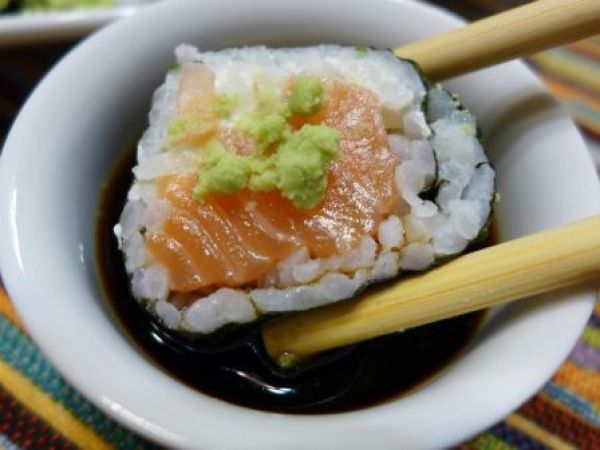 Sushi contaminado: clausuran local por presencia de insectos y casos de salmonella