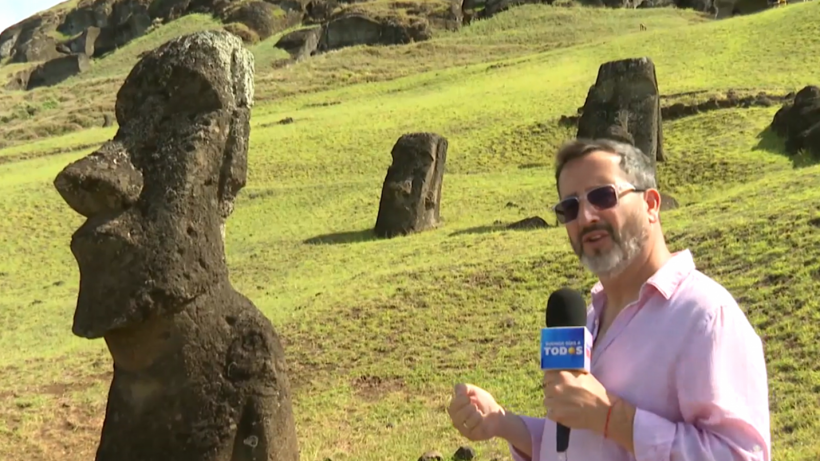 El increíble Rano Raraku, la cantera de los moais en Rapa Nui
