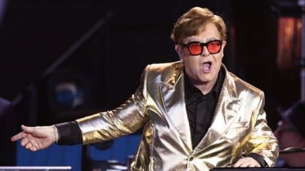 "Invasión de la intimidad": Elton John acusa al Daily Mail de revelar datos privados de su hijo

