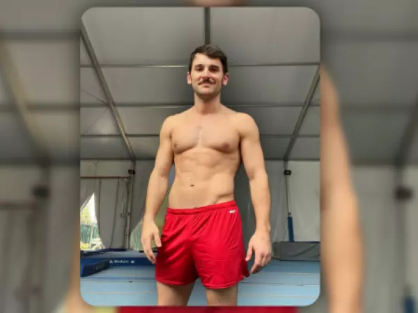 Gimnasta chileno Tomás González, representando al país a los 40 años.