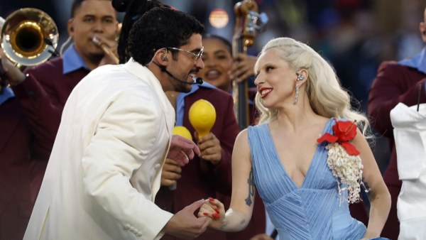 Joven diseñador chileno hizo brillar a Lady Gaga con espectacular vestido en el Super Bowl
