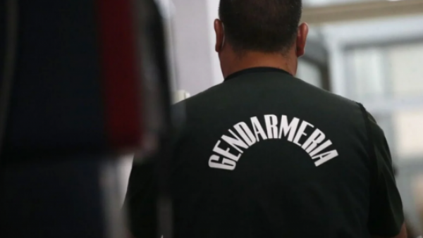 <p>Gendarme muere tras recibir un disparo dentro de su lugar de trabajo en Iquique</p>Gendarme muere tras recibir un disparo dentro de su lugar de trabajo en Iquique
