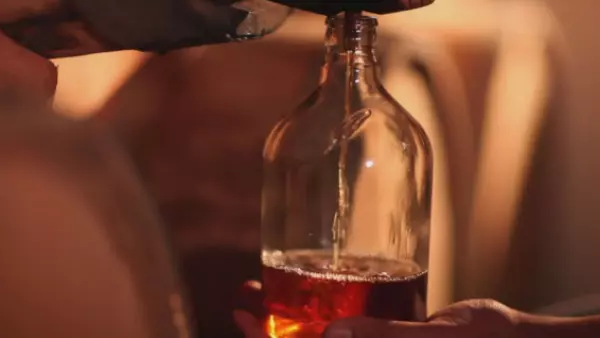 Cuesta más de $500 mil y no tiene competencia en Chile: así es uno de los piscos más exclusivos del país