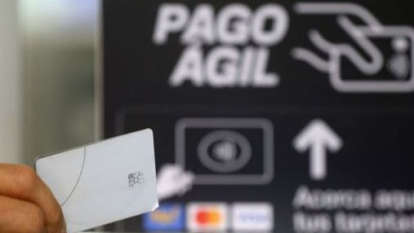 Cómo pagar con tarjeta de débito y crédito en el Metro de Santiago
