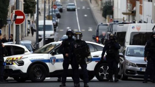 <p>Impactante caso en Francia: madre admite haber ocultado en un congelador los cuerpos de dos bebés</p>Impactante caso en Francia: madre admite haber ocultado en un congelador los cuerpos de dos bebés
