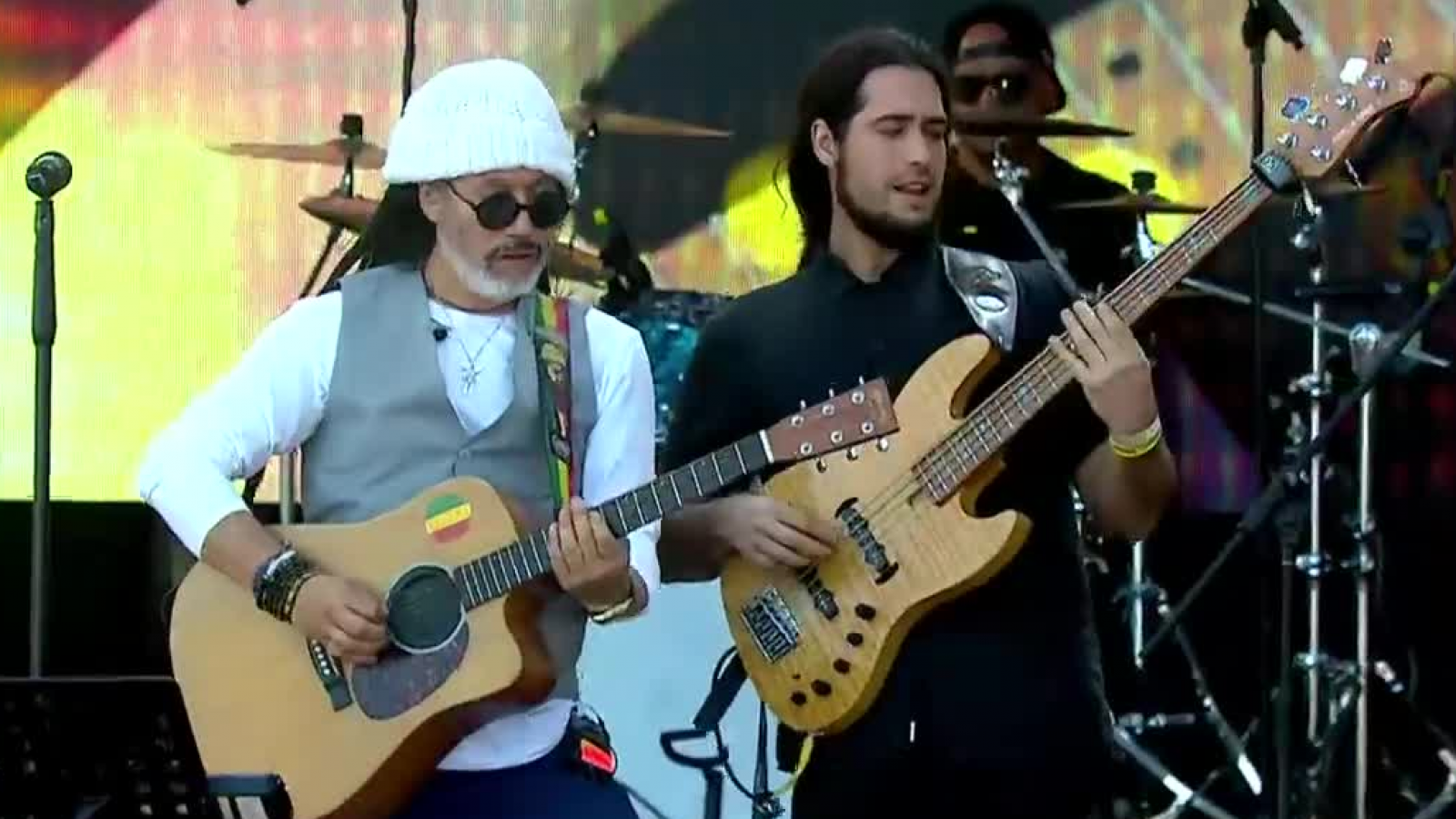 Fue un karaoke multitudinario: el gran paso de Quique Neira por el Surfestival
