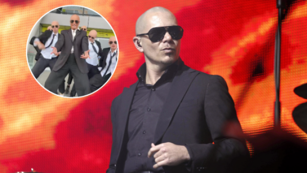 <p>Pitbull busca romper récord Guinness de calvas postizas en show en Londres</p>Pitbull busca romper récord Guinness de calvas postizas en show en Londres
