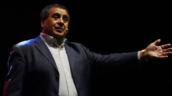 Evalúan acciones legales contra Dino Gordillo por besar a menor de edad
