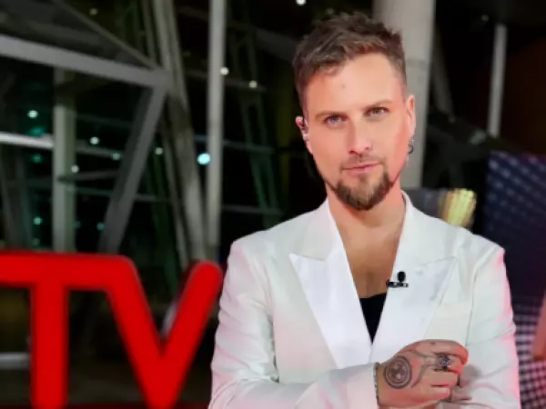 Captan a Jean-Philippe Cretton con misteriosa mujer y crecen rumores de romance