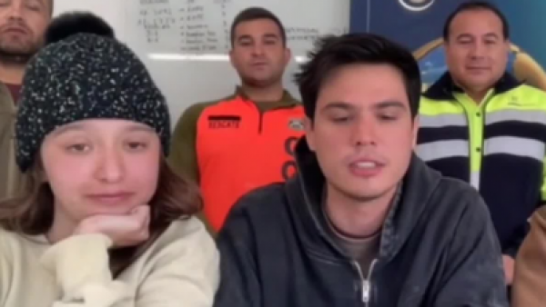 "Solo queremos ver a nuestras familias": Habla la pareja rescatada en el desierto de Atacama
