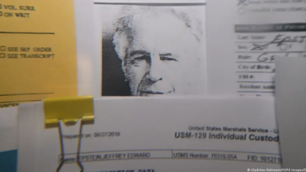 <p>¿Cómo logró Jeffrey Epstein amasar su inmensa fortuna?</p>¿Cómo logró Jeffrey Epstein amasar su inmensa fortuna?
