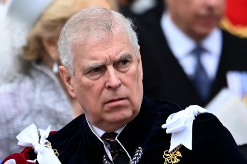 Policía de Inglaterra detiene al expríncipe Andrés bajo sospecha de mala conducta en un cargo público
