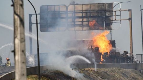<p>Fiscalía responsabiliza a conductor del camión de gas por explosión en Renca</p>Fiscalía responsabiliza a conductor del camión de gas por explosión en Renca
