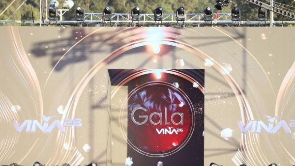 ¿Con vestido de la venganza?: la famosa que desfiló sola y se robó las miradas en la Gala
