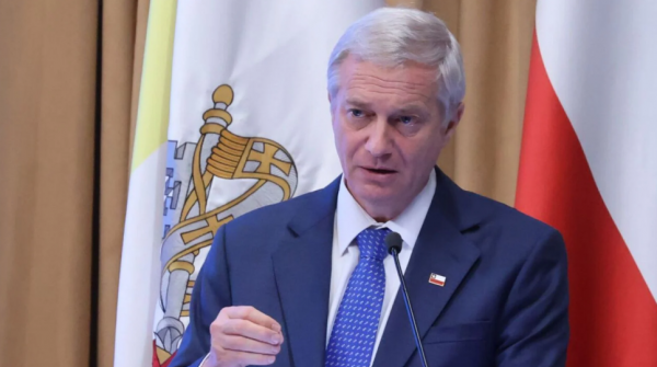 Difunden imagen oficial de José Antonio Kast con banda presidencial
