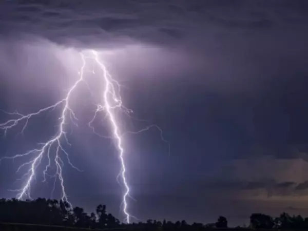 Por tormentas eléctricas: Emiten aviso meteorológico para cinco regiones del país
