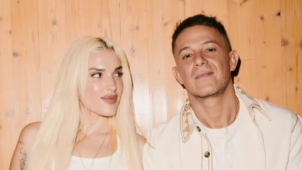 <p>Alejandro Sanz estrena el videoclip de su colaboración junto a Elena Rose</p>Alejandro Sanz estrena el videoclip de su colaboración junto a Elena Rose
