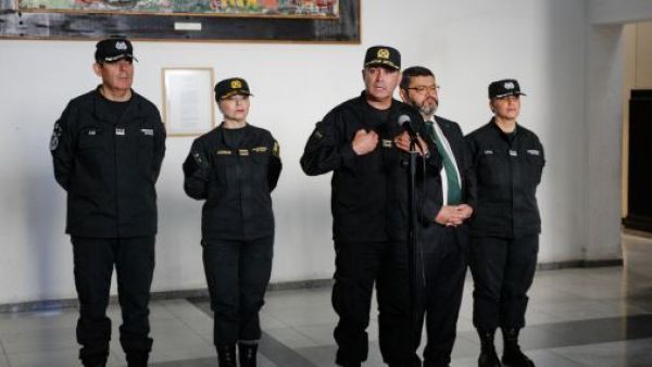 Gendarmería anuncia la salida de director regional metropolitano por fuga de peligrosos reos
