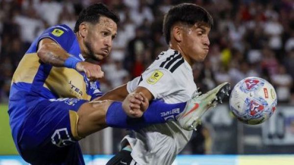 Colo Colo fue multado por esconder balones en victoria sobre Everton
