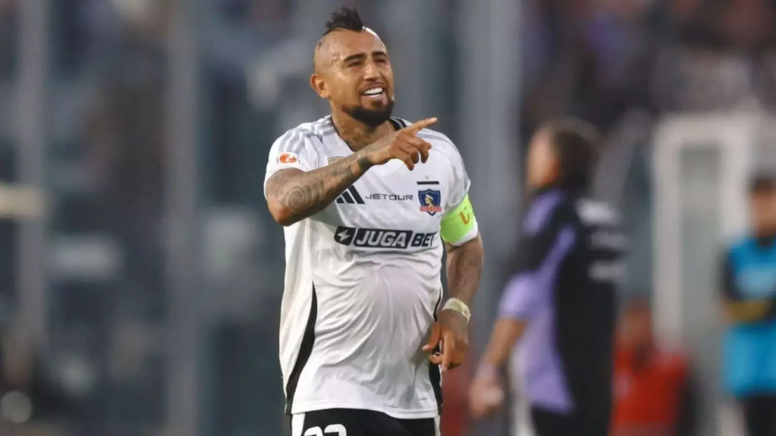 “Por aquí pasó el campeón de América”: Vidal responde tras rayado en Perú
