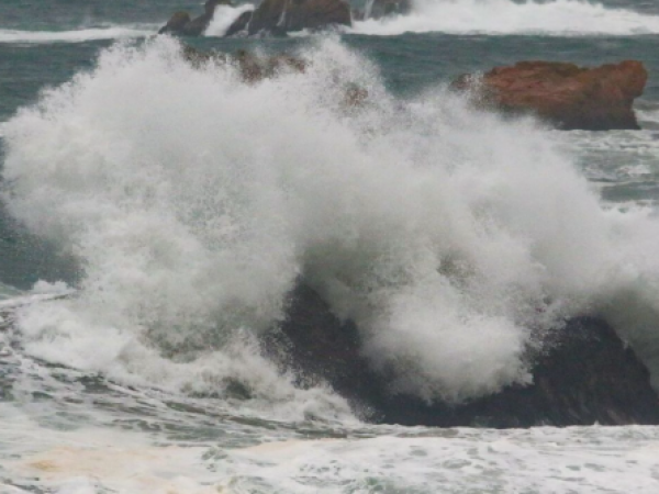 Marejadas se extenderán desde Coquimbo a Aysén: estas son las zonas y horas críticas