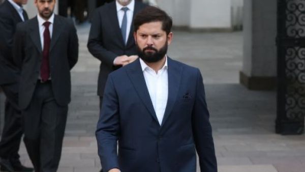 Acusó de "mentiras": "Cable Chino" genera quiebre entre Presidente Boric y José Antonio Kast
