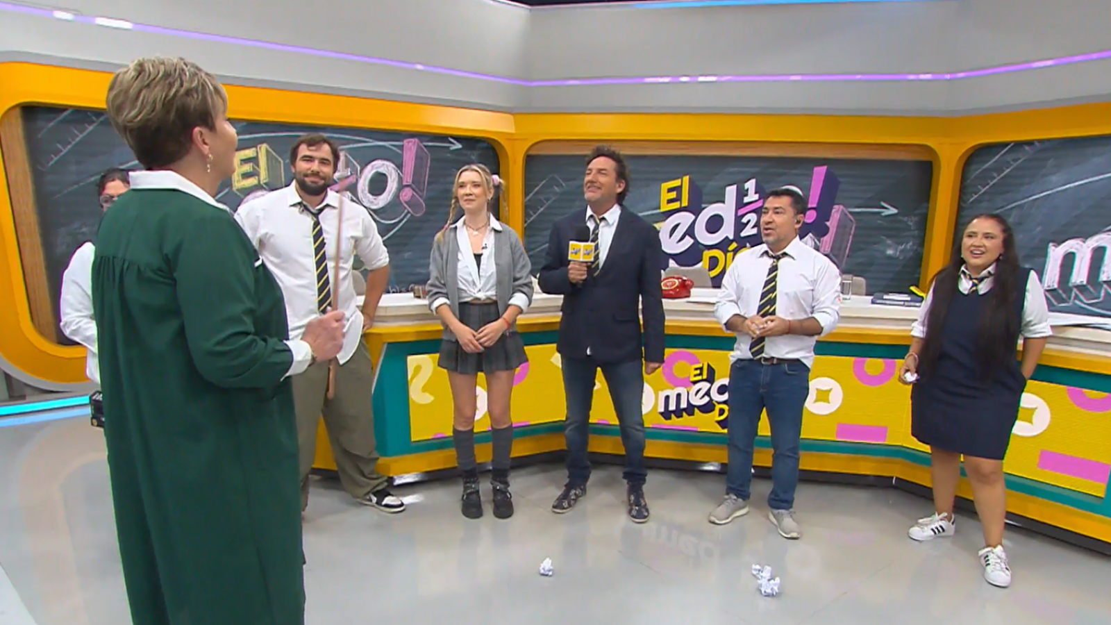 ¡"El Medio Día" vuelve al colegio!
