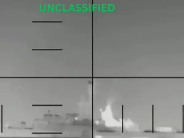 IMÁGENES: Submarino de EE.UU. hunde buque de guerra iraní con torpedo