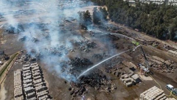 Incendio en papelera de Puente Alto se encuentra contenido