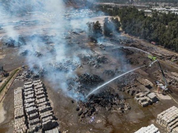 Incendio en papelera de Puente Alto se encuentra contenido