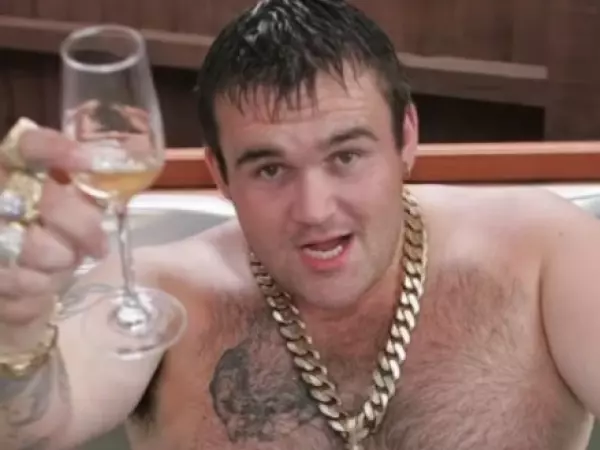 Un recolector de basura ganó $11 mil millones en la lotería y volvió a su trabajo tras perderlo todo