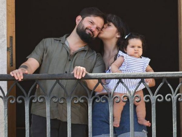 Con su familia presente: Boric se despide en La Moneda y agradece a sus adherentes