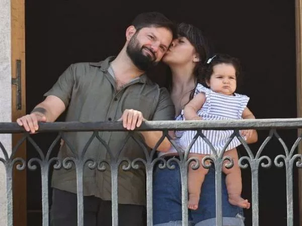 Con su familia presente: Boric se despide en La Moneda y agradece a sus adherentes