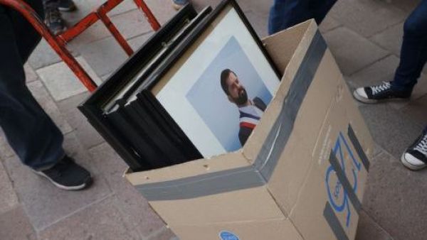 Retiran cuadros oficiales de Gabriel Boric en el Palacio de La Moneda previo al cambio de mando
