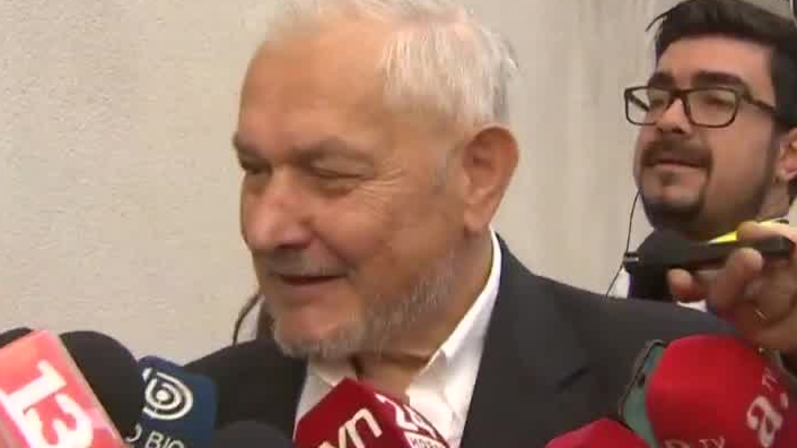 "Quiere que le prepare la carpa": Padre del Presidente Boric revela cómo serán las vacaciones de su hijo
